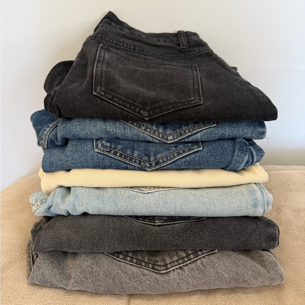 LAST CHANCE before donating. Amazing deal! Bundle of 7 Jeans.